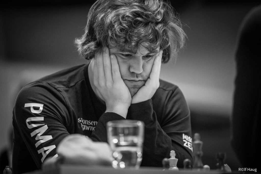 Nota 649 en ABC Color
Magnus Carlsen en la Liga Noruega por Equipos Foto Rolf Haug