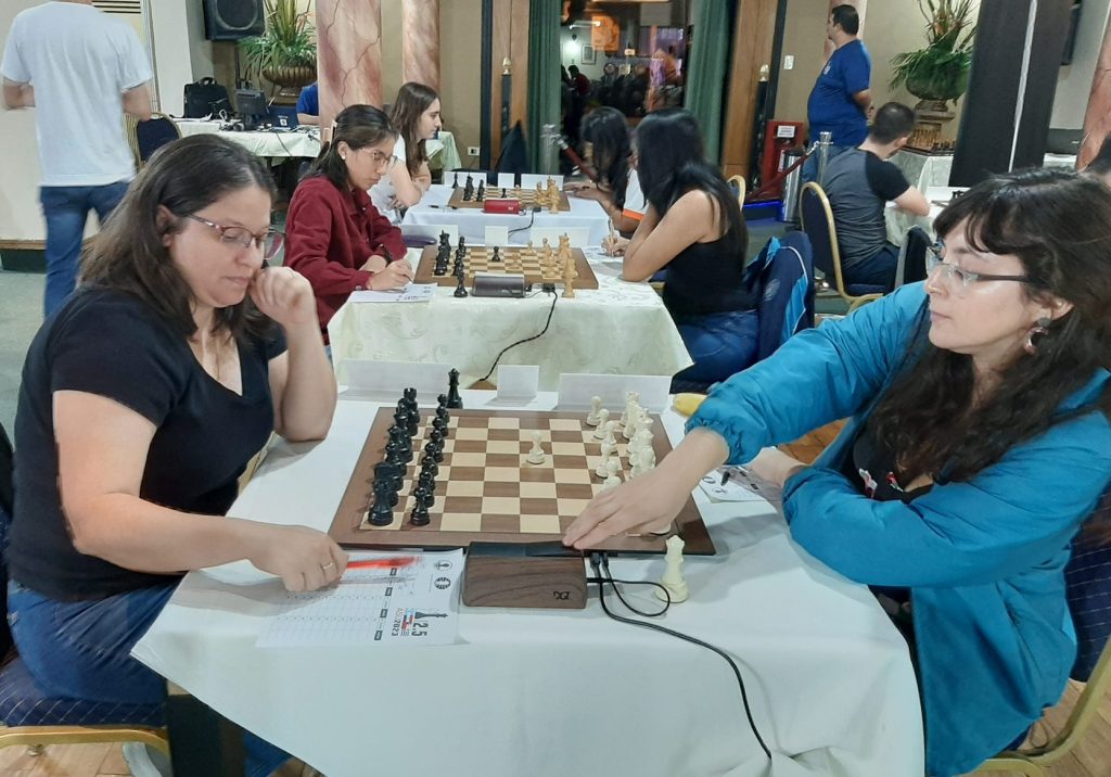 R 8 María José Toro vs. Jennifer Pérez1