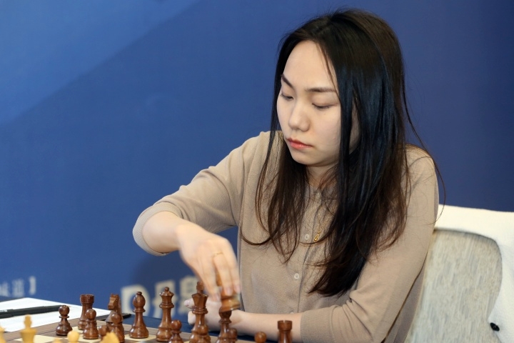 Lei Tingjie Foto FIDE Liu Yi