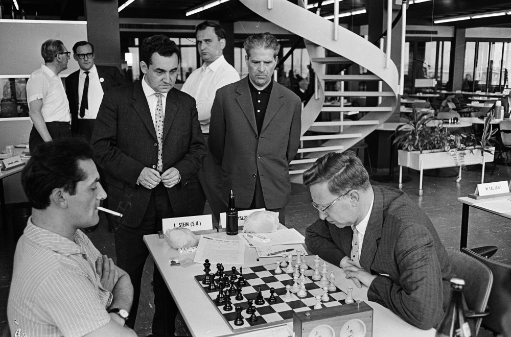 Stein vs Smyslov, Interzonal de Ámsterdam 1964 Miran Taimanov y Lilienthal
Foto Archivos Nacionales de Holanda