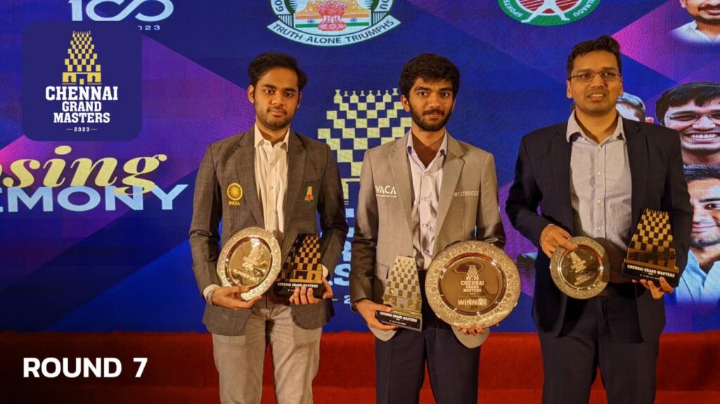 Arjun, Gukesh y Harikrishna con sus trofeos
Foto Chennai Grand Masters